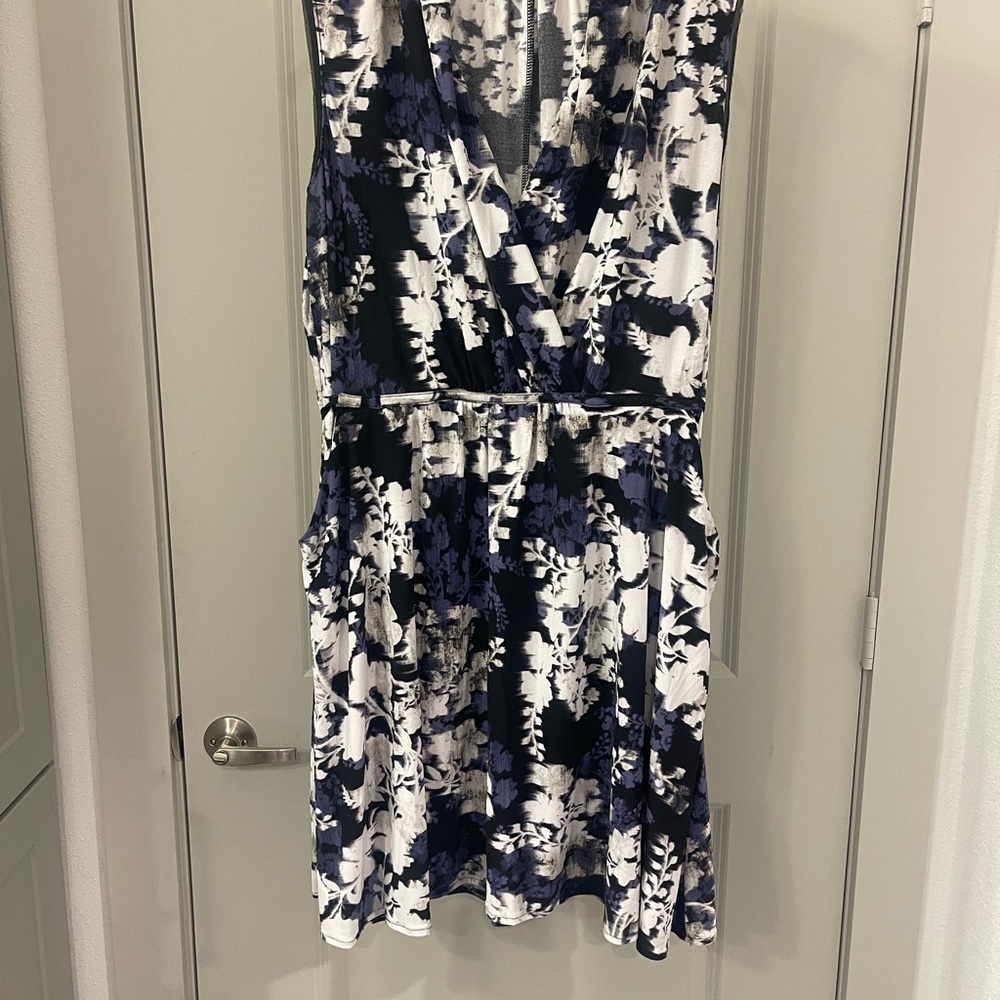 Simply Vera Vera Wang Black and White Sleeveless V-neck Sundress